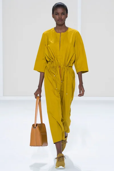 Look 24